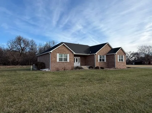 214 Cardinal Ln, Great Bend, KS 67530