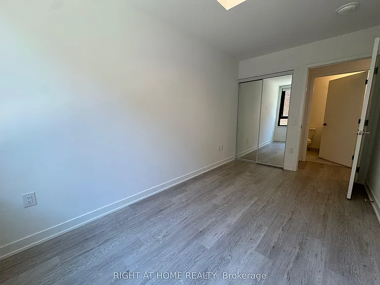 3 Strathgowan Ave #202 — Photo 22