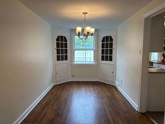 5th image of 2428 Mercer St