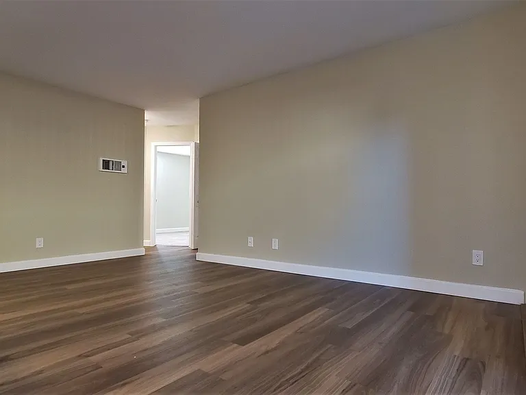 340 5th Ave — Photo 34