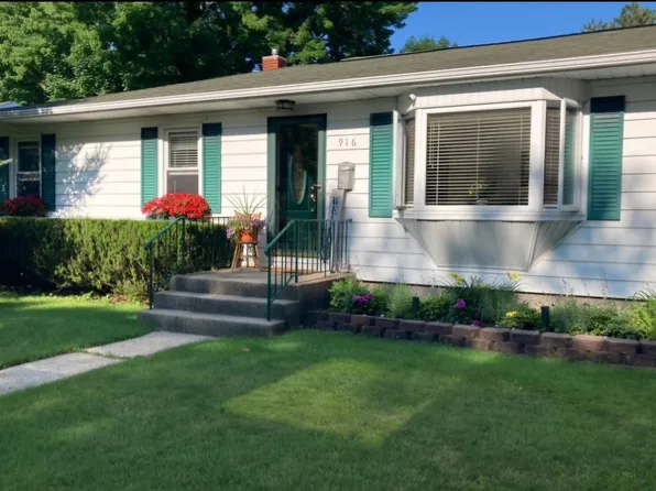 916 S Livingston St, Whitehall, MI 49461