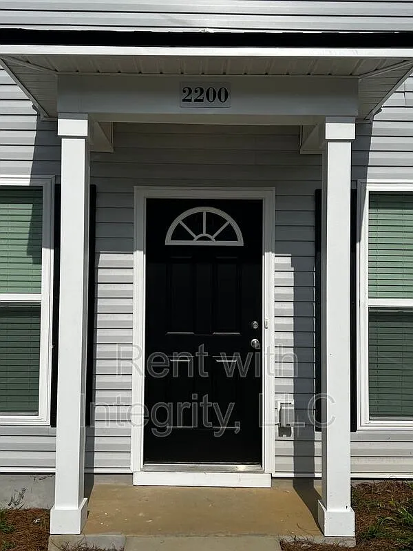 3 bed, 3.0 bath, 1280 sqft, $1,495 — Photo 1