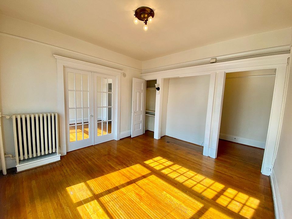 1st image of 205 19th Ave E #408