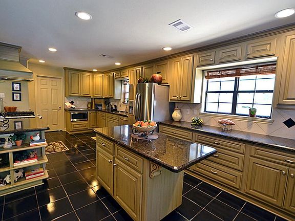 Notice the custom cabinetry in this kitchen...it screams high end. This is custom all the way!