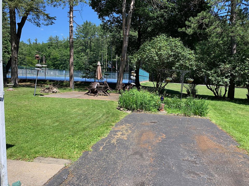 Beautiful Back Yard overlooking Wilber Park