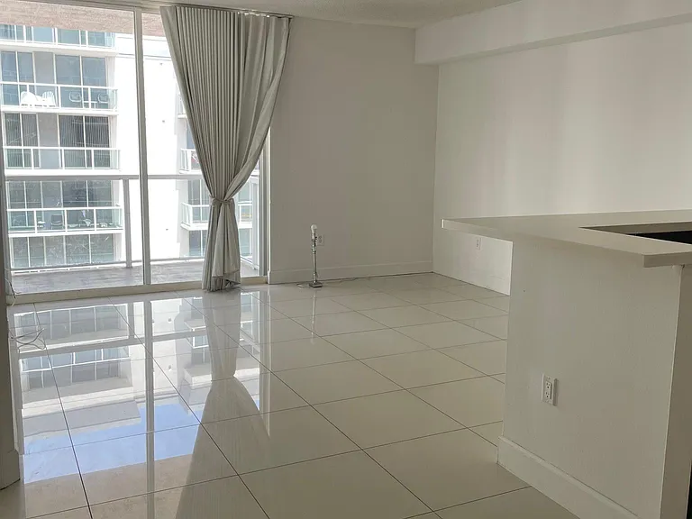 5085 NW 7th St #1410 — Photo 14