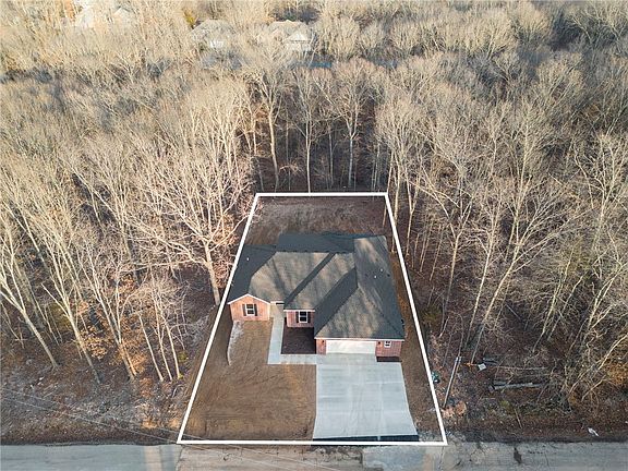 3rd image of 10 Irvine Ln
