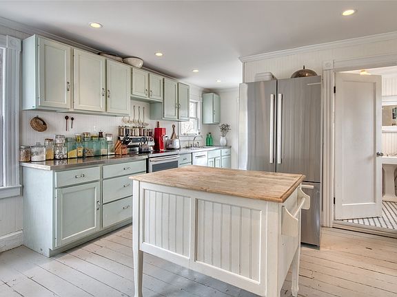 5th image of 225 Monsell Pl