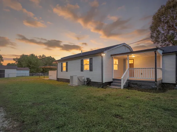 31 Circle Dr, Rossville, GA 30741