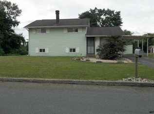 3000 Lark Dr, York, PA 17404