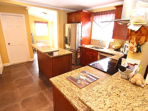 4th image of 15 Beverly Ct