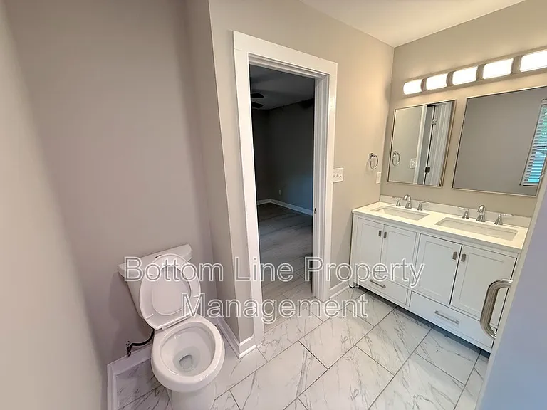 4117 Oak Forest Dr — Photo 16