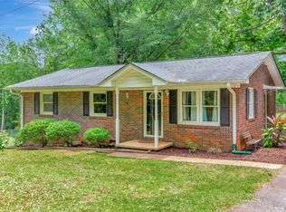 855 Robinhood Dr, Walhalla, SC 29691