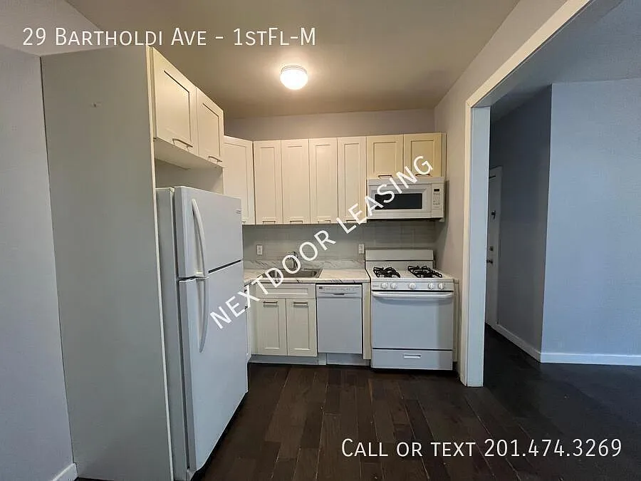 Building Photo - 29 Bartholdi Ave #1STFL-M