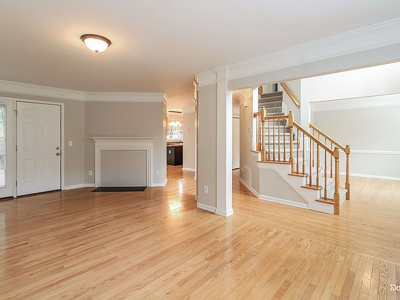5th image of 5 Flint Ridge Ct