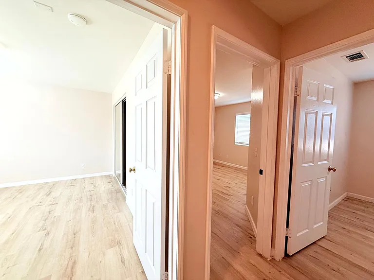 762 W. 21st St. — Photo 25