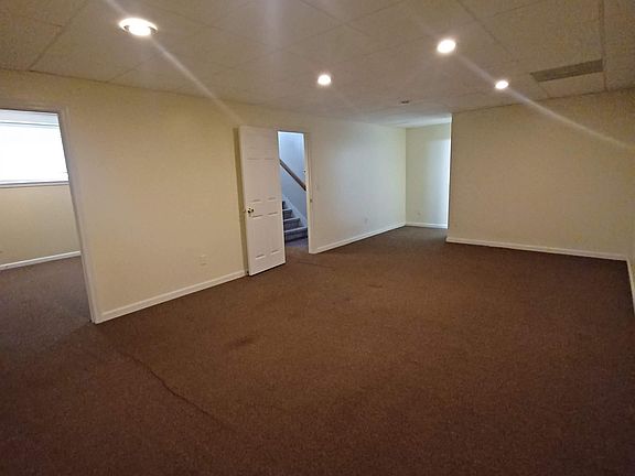 5th image of 1001 Parkwood Cir