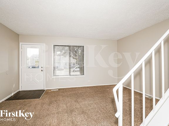 3rd image of 30W118 Maplewood Dr