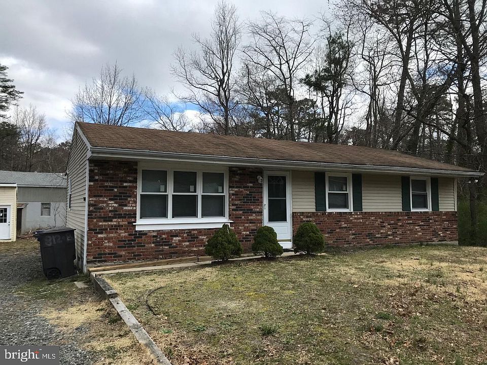 1st image of 221 Lester St