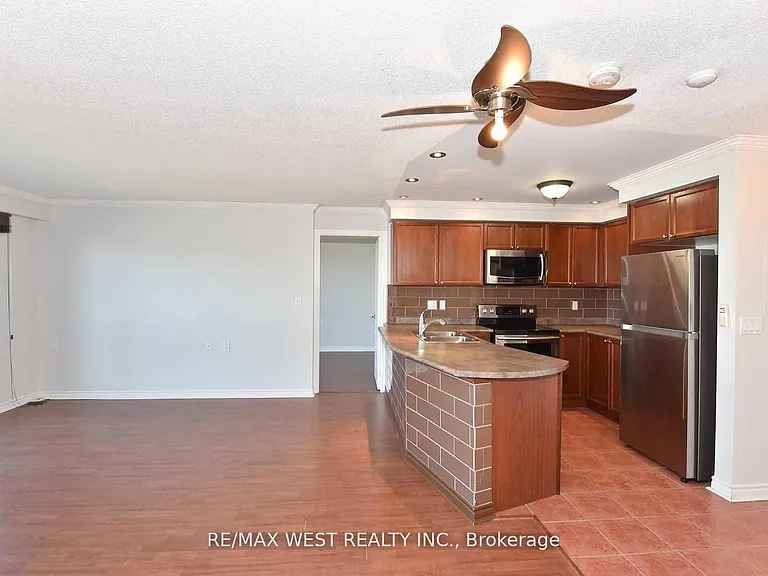 935 Sheppard Ave W #Penthouse 810 — Photo 20