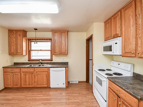 3rd image of 105 W 42nd St Street