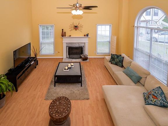 3rd image of 1484 Alamein Dr