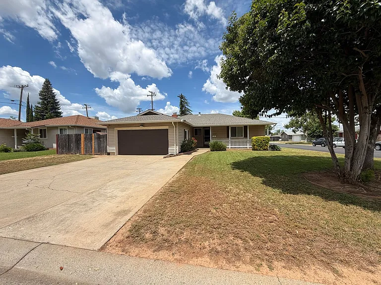 10495 Malaga Way — Photo 4
