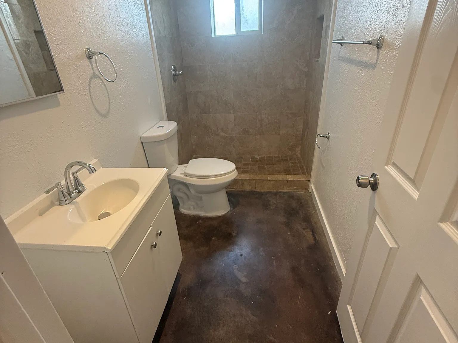 2 bed, 735 sqft, $1,200 — Photo 4