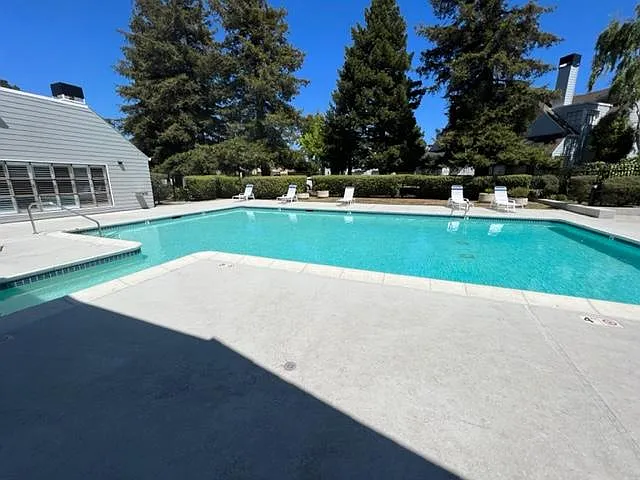 West Ct — Photo 13