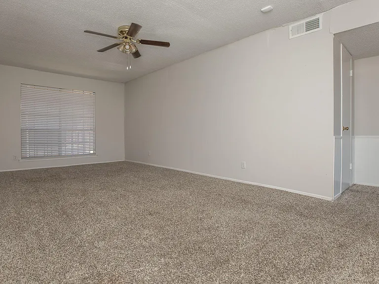 Bel Air Estates — Photo 31