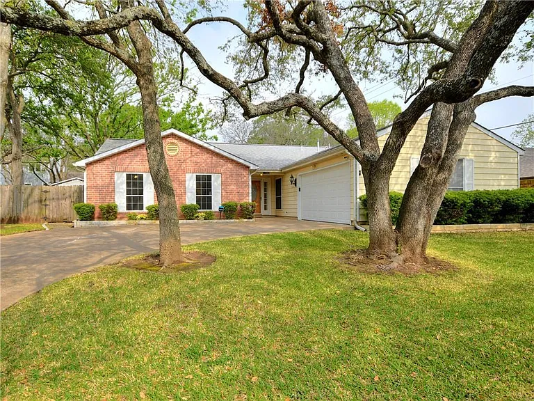 11502 Toledo Dr — Photo 1