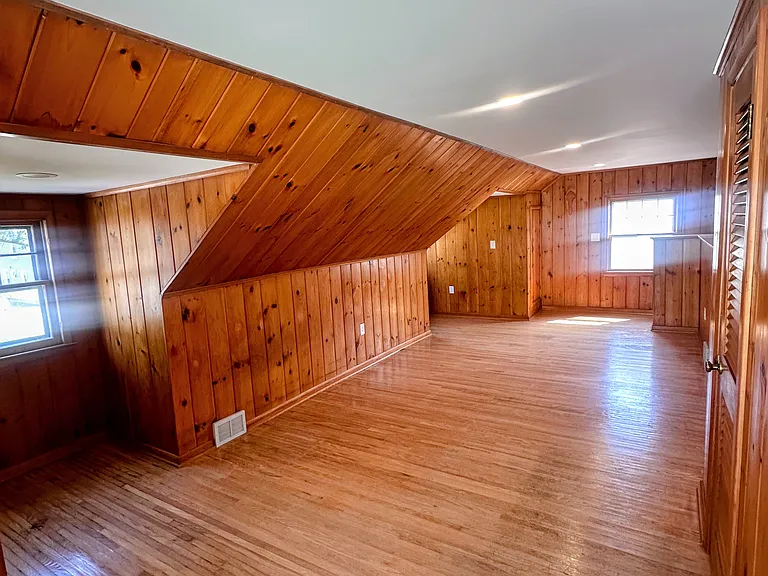 154 Calvin Ct N — Photo 16