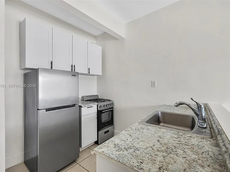 8135 Crespi Blvd #4 — Photo 16