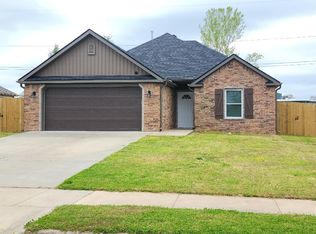 451 Lucian Ln, Springdale, AR 72764