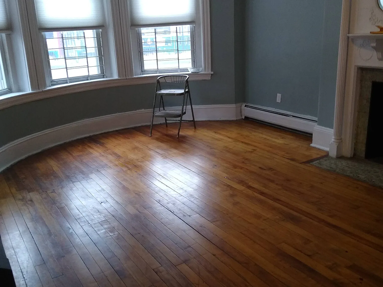 4 bed, 1200 sqft, $5,350 — Photo 1