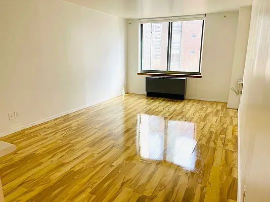 Sold by BATTERY PARK CITY RESIDENTIAL LLC | media 2