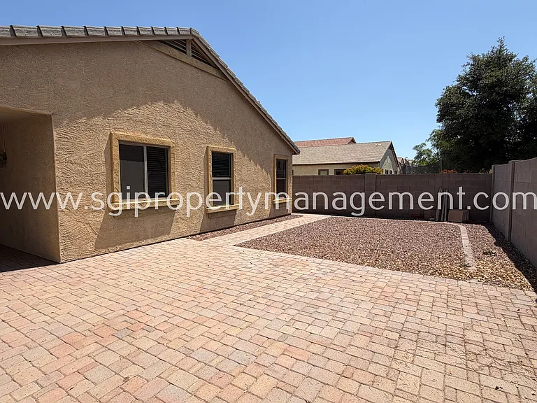 383 E Anastasia St — Photo 15