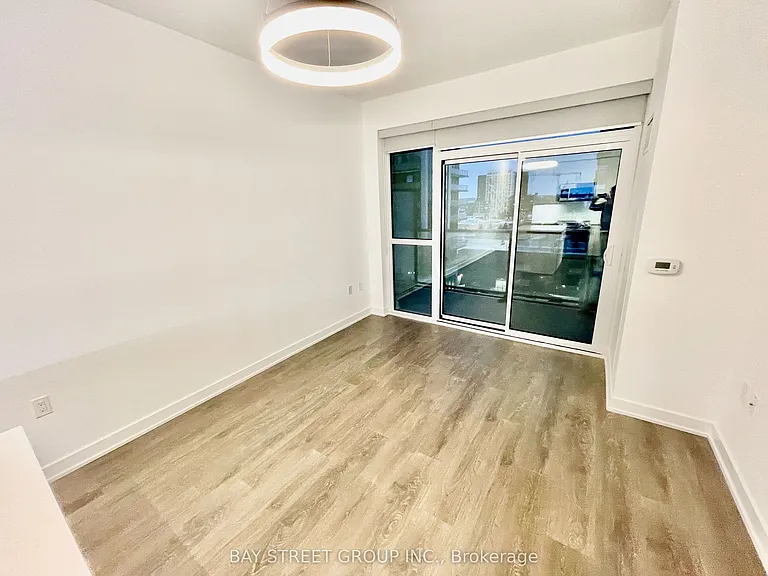 75 Oneida Cres #703 — Photo 6