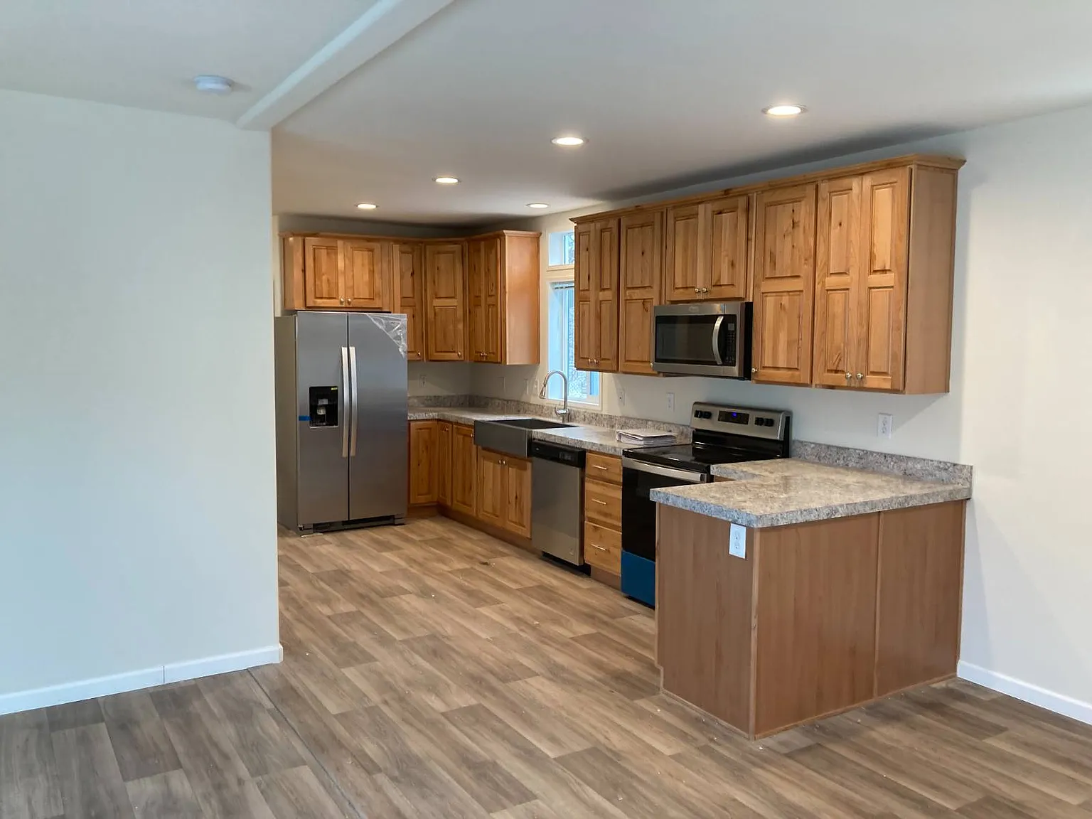 3 bed, 2.0 bath, 988 sqft, $1,945 — Photo 4