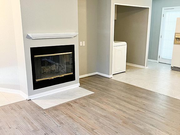 4th image of 330 Wilton Dr