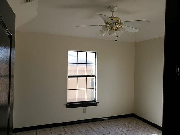 4th image of 134 Alicante Dr #2