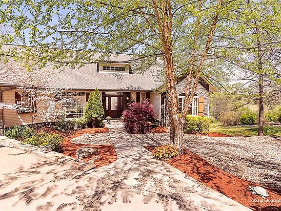 2nd image of 71 Cullen Hills Dr