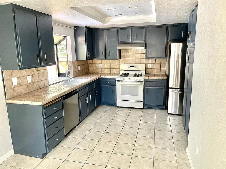 867 El Paso Ct — Photo 8