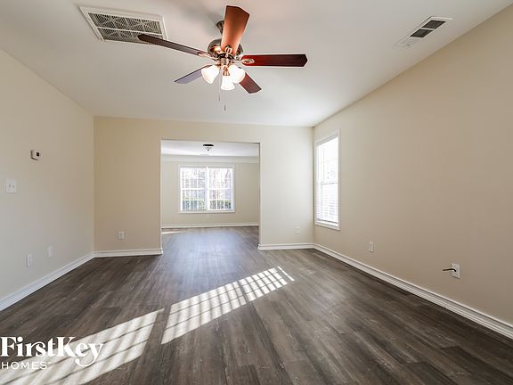3rd image of 3711 Spring Creek Cir