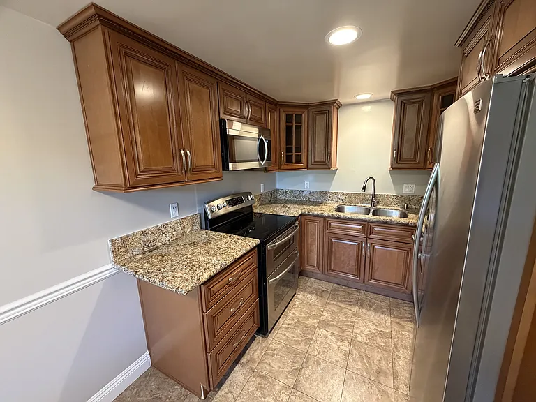 156 E Highland Ave — Photo 6