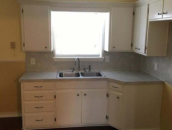 4th image of 324 Maplewood Dr