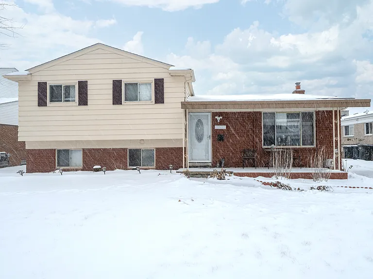 36331 Bagdad Dr — Photo 2