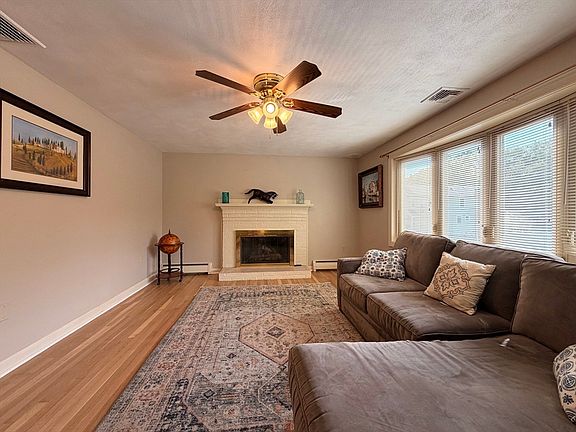 4th image of 43 Deerfield Ave