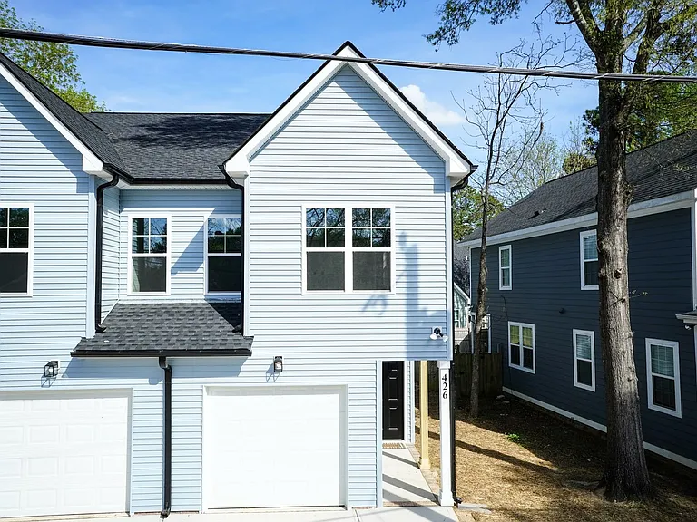 426 N Allen Rd — Photo 2