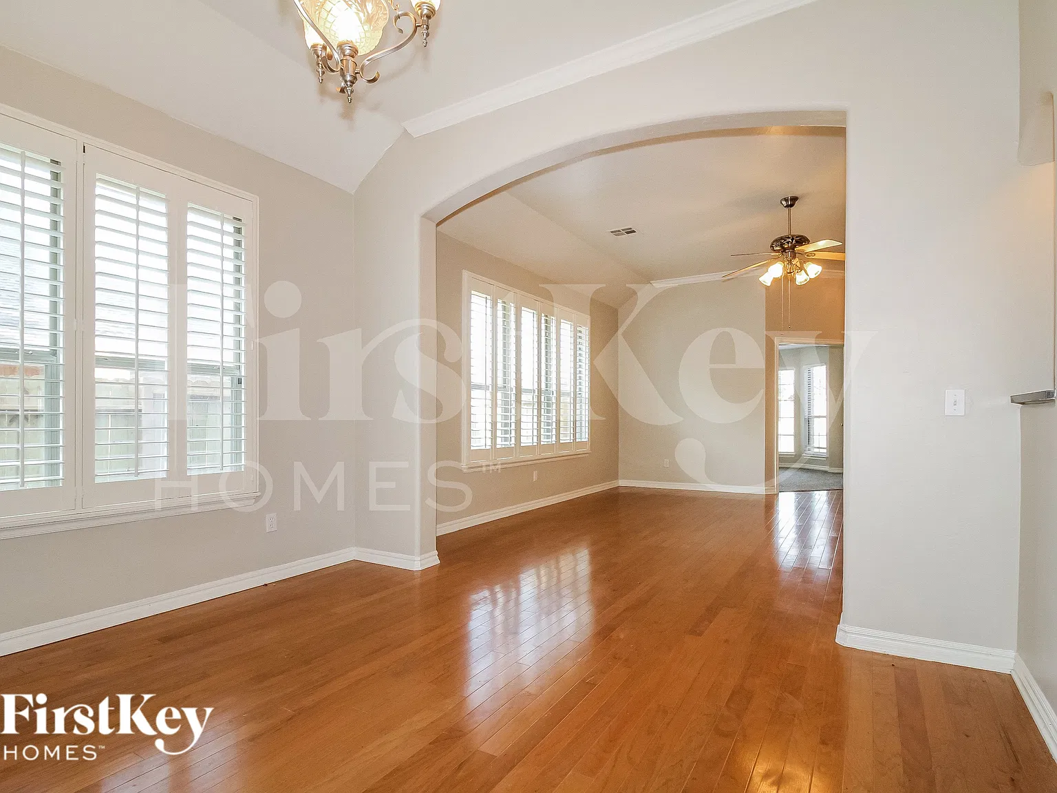 3 bed, 2.0 bath, 1834 sqft, $2,170 — Photo 3